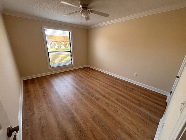 Building Photo - 2 Bed 2 Bath Luxury Waterfront Townhome with Screened Lanai & Garage!