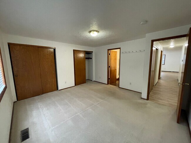 Building Photo - 3526 SE 118th Ave