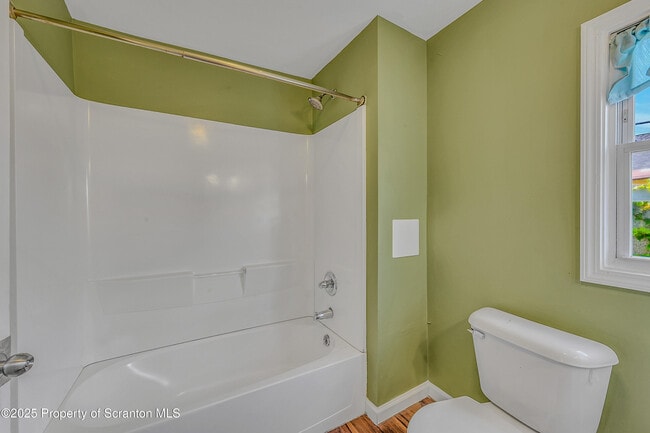 Building Photo - 7 Plum Pl