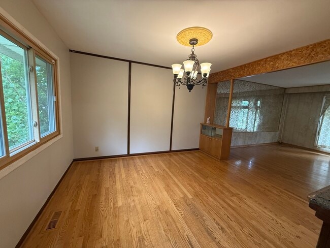 Building Photo - 613 Newberry Dr