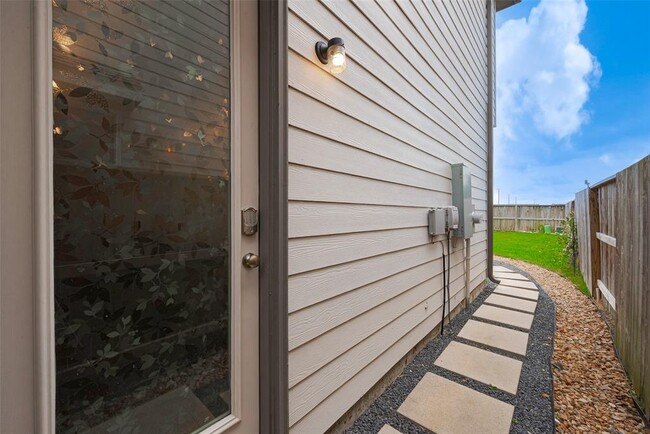 Building Photo - 4046 Balboa Dr