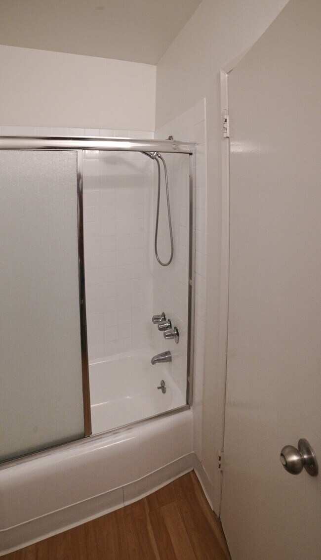 Building Photo - Newly remodeled studio in a gated building with pool and laundry room!