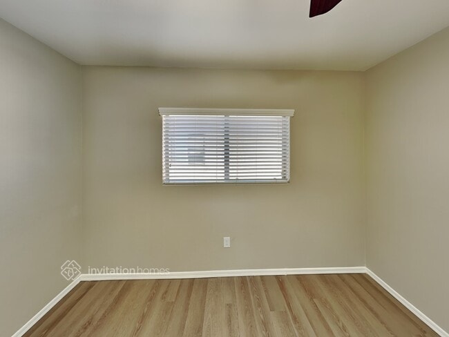 Building Photo - 1034 S Somerset