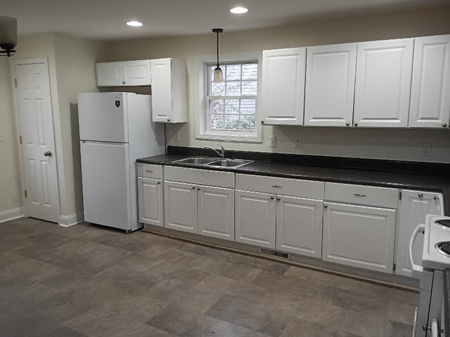 Building Photo - 403 Fair St