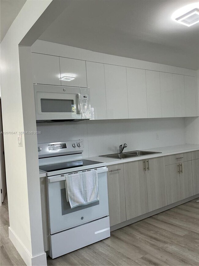 Building Photo - 2605 Ave F