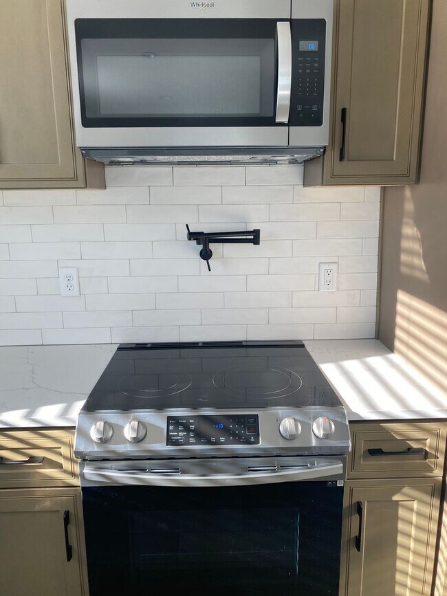 Building Photo - Beautiful New Construction Condo in Moses Pointe, Pets Welcome!