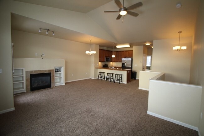 Building Photo - 3 Bedroom Condo close to JBER!