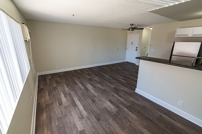 Interior Photo - 700 S. Berendo Ave