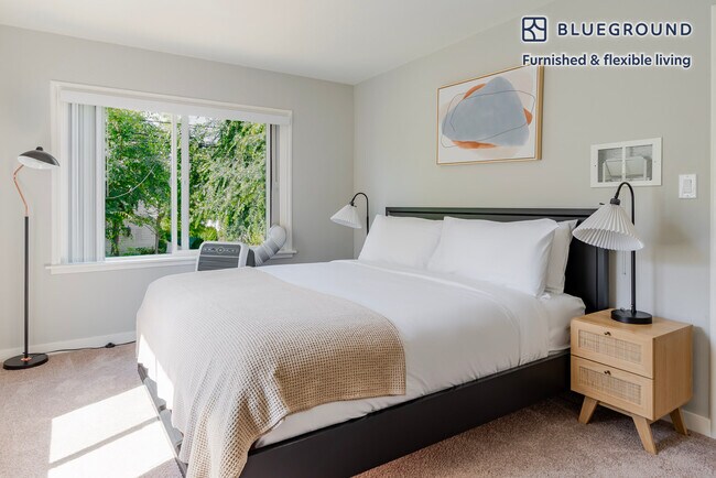 Building Photo - 1230 Mills St