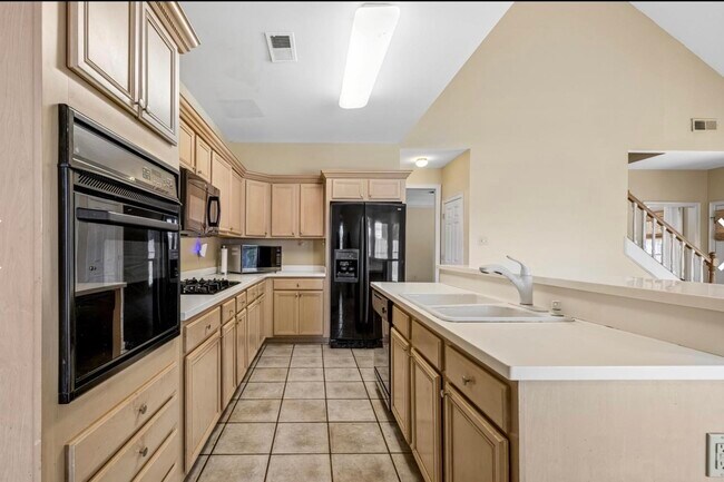 Building Photo - 2033 W Houston Way