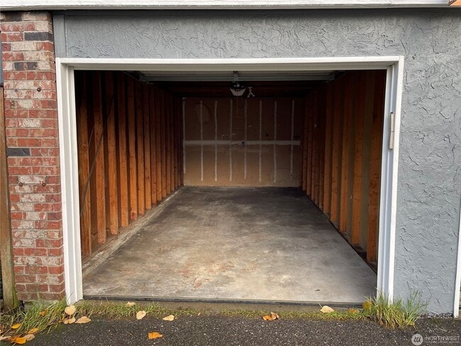 Building Photo - Lake Forest Park Duplex 2 bed/1.5 Bath