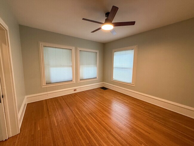 Building Photo - 120 College St