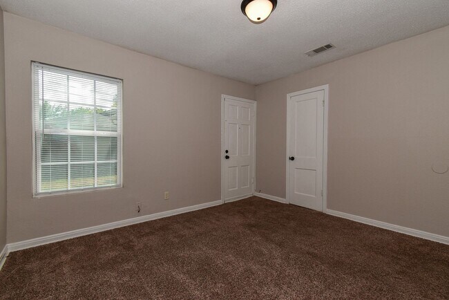 Building Photo - 1103 Pecan Ave