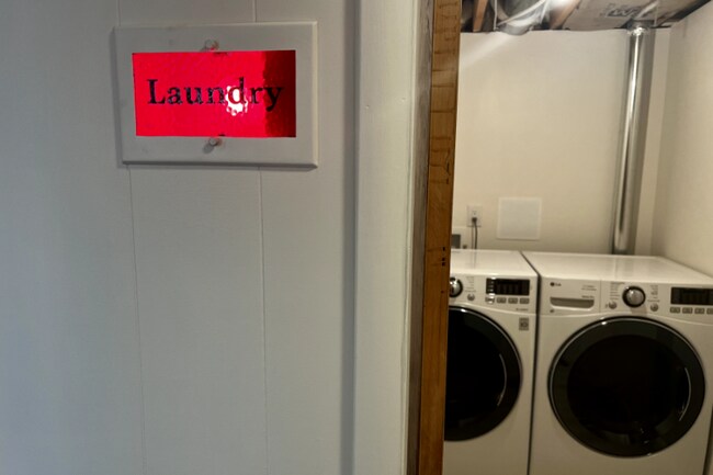 Building Photo - 1075 S 1200 E