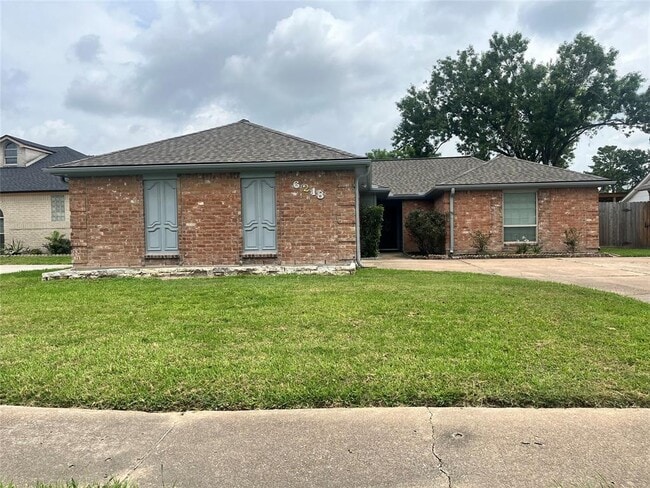Primary Photo - 6218 Woodland Forest Dr