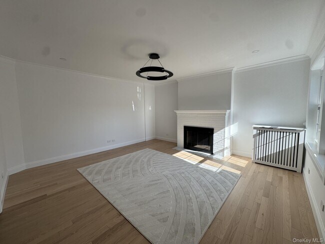 Primary Photo - 85 N Broadway