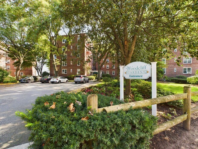 Primary Photo - 8550 JFK Blvd E