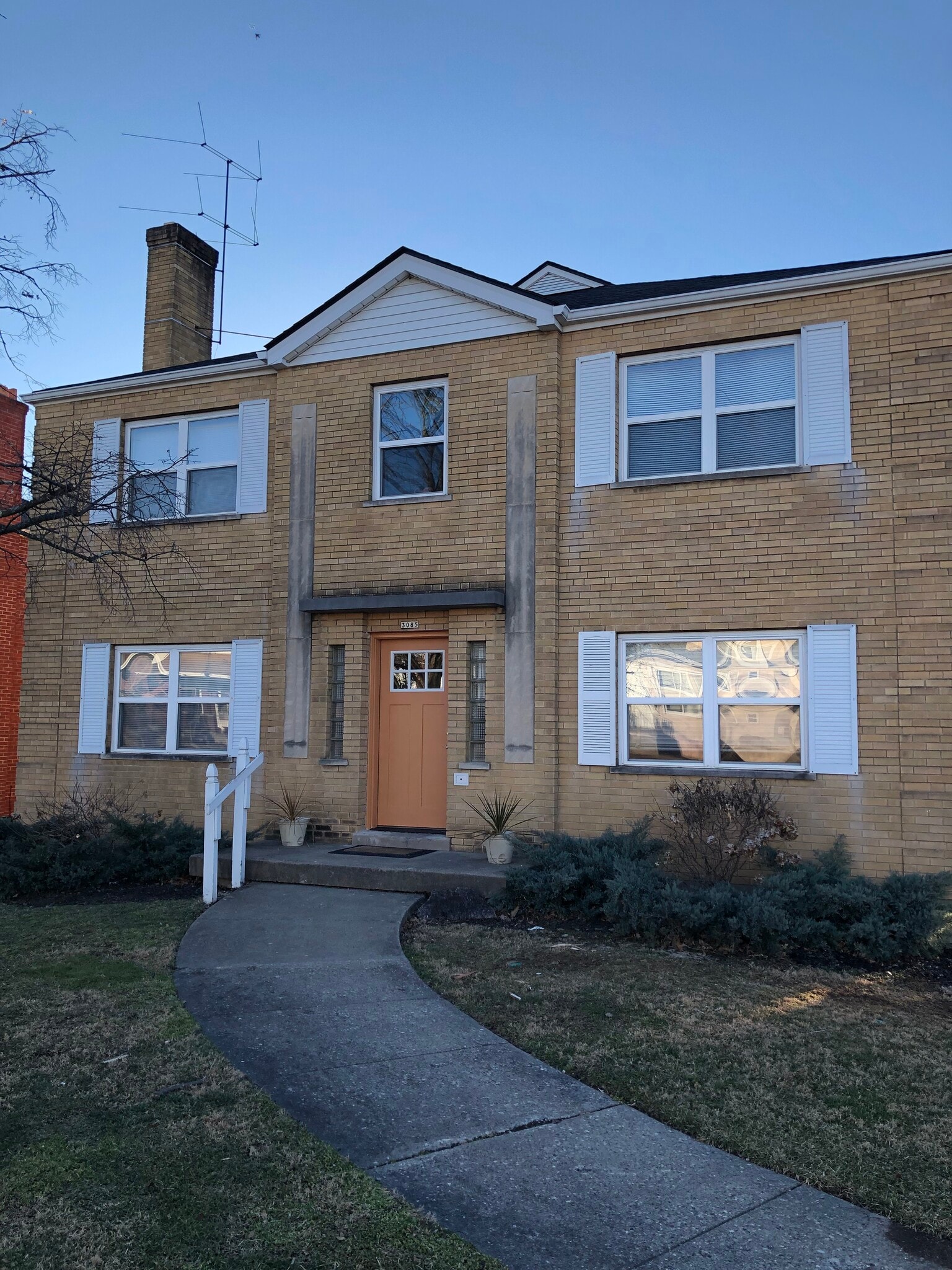 Building Photo - 3085 Glenmore Ave