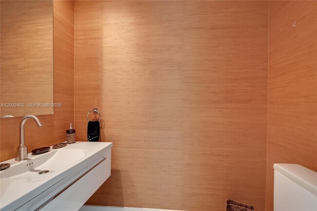 Building Photo - 1100 Biscayne Blvd