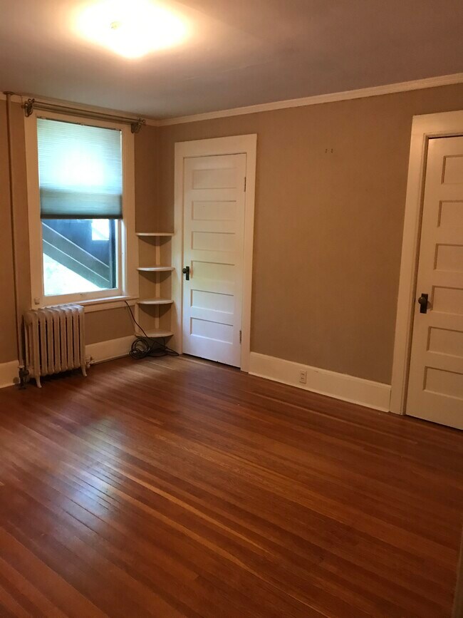 Building Photo - 209 Hudson St