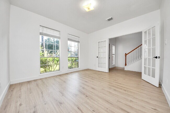 Building Photo - Spacious 4-Bedroom Home with Private Office & Room for Everyone!