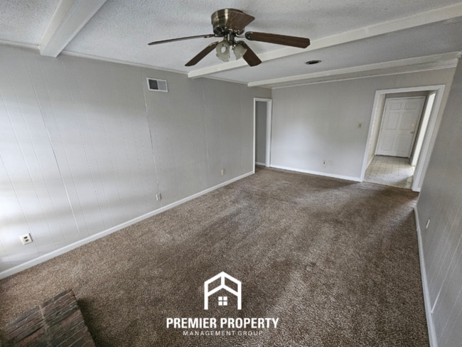 Building Photo - 3373 S Mendenhall Rd