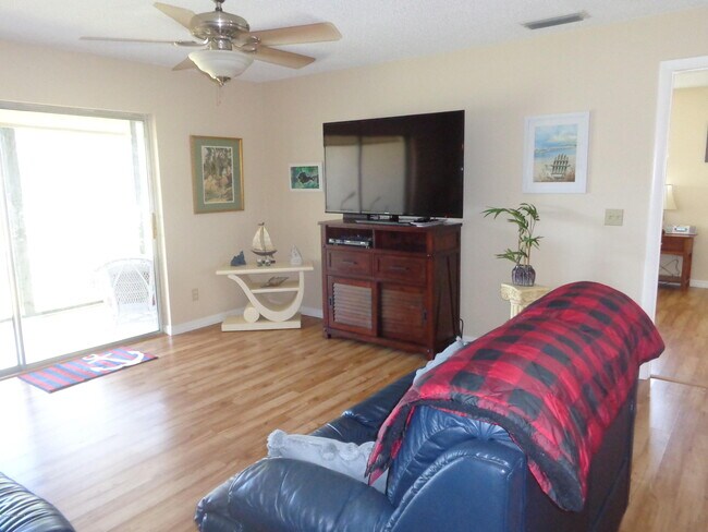 Building Photo - 412 Meadowlark Ln