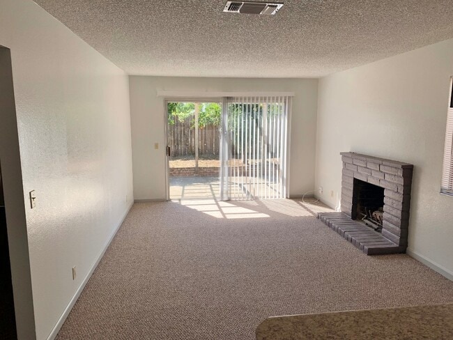 Building Photo - 3 Bedroom One Story Corner Lot Dixon *STAR...