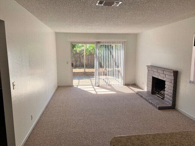 Building Photo - 805 Avon Ct