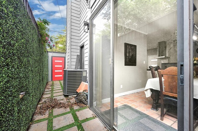 Building Photo - 2100 Commonwealth St