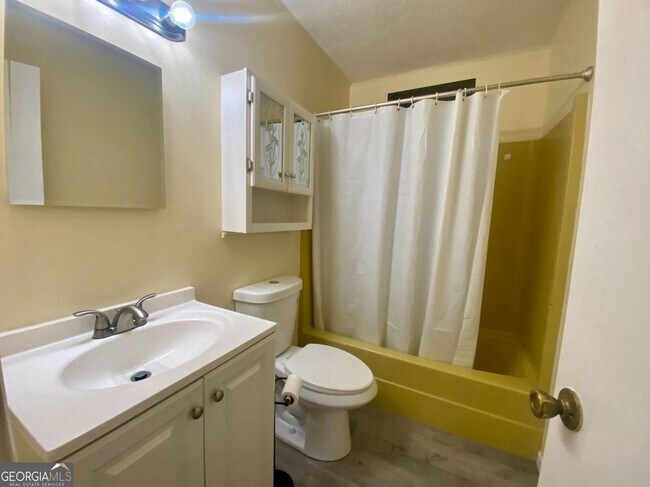 Building Photo - 522 Capri Dr