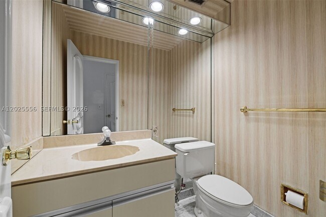 Building Photo - 4925 Collins Ave