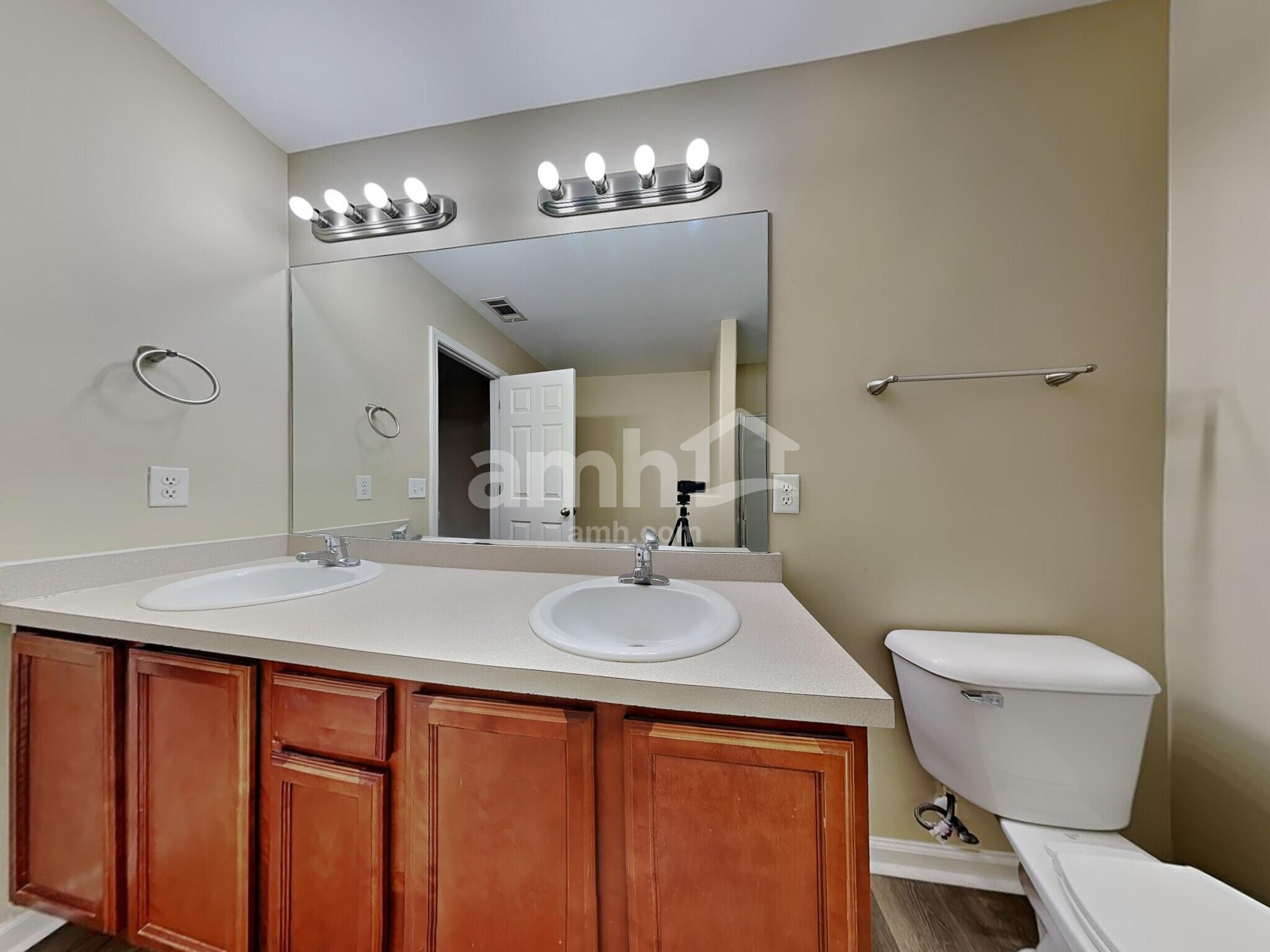 Building Photo - 38 Lake Shore Blvd