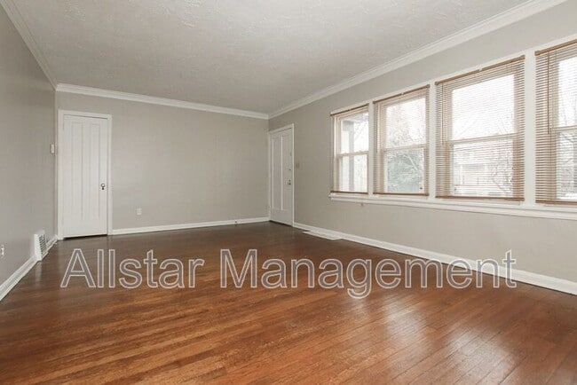 Building Photo - 1533 Genesee Rd