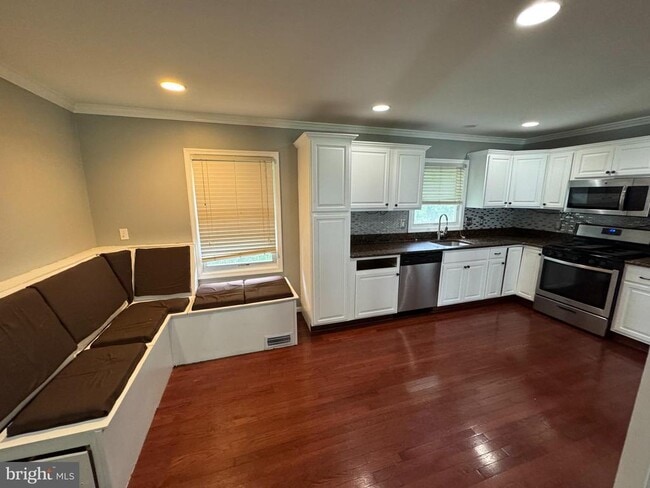 Building Photo - 2327 Woodberry Dr