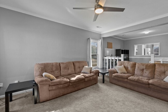 Building Photo - Beautiful Townhouse-Style Home in Virginia Beach!