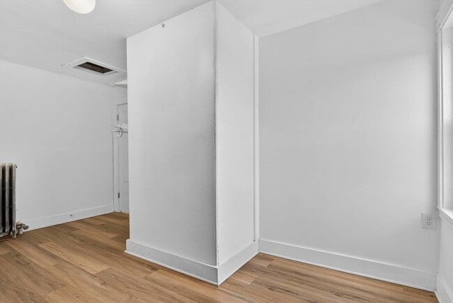 Building Photo - 166 Elliot St