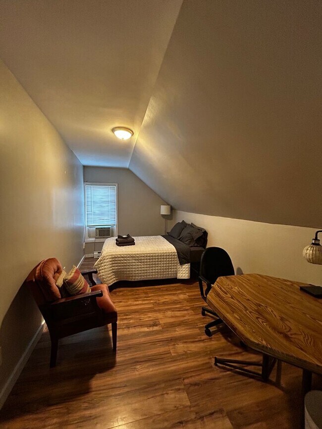 Building Photo - 1143-1145-1145 S Plymouth Ave