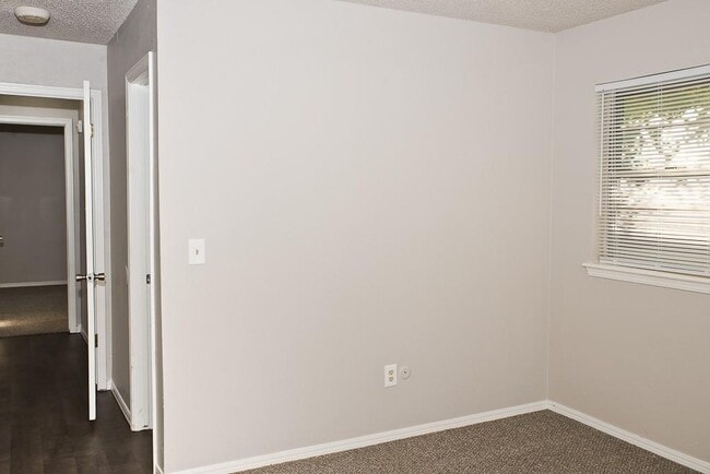 Building Photo - 3208 SE 56th St