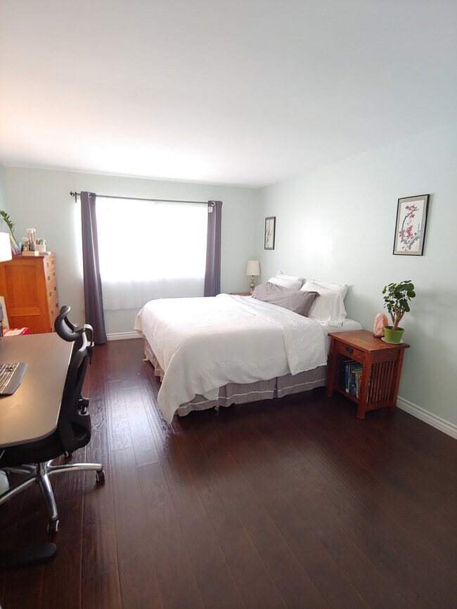 Building Photo - 5403 Newcastle Ave