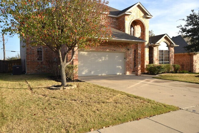 Building Photo - 908 Evergreen Ln