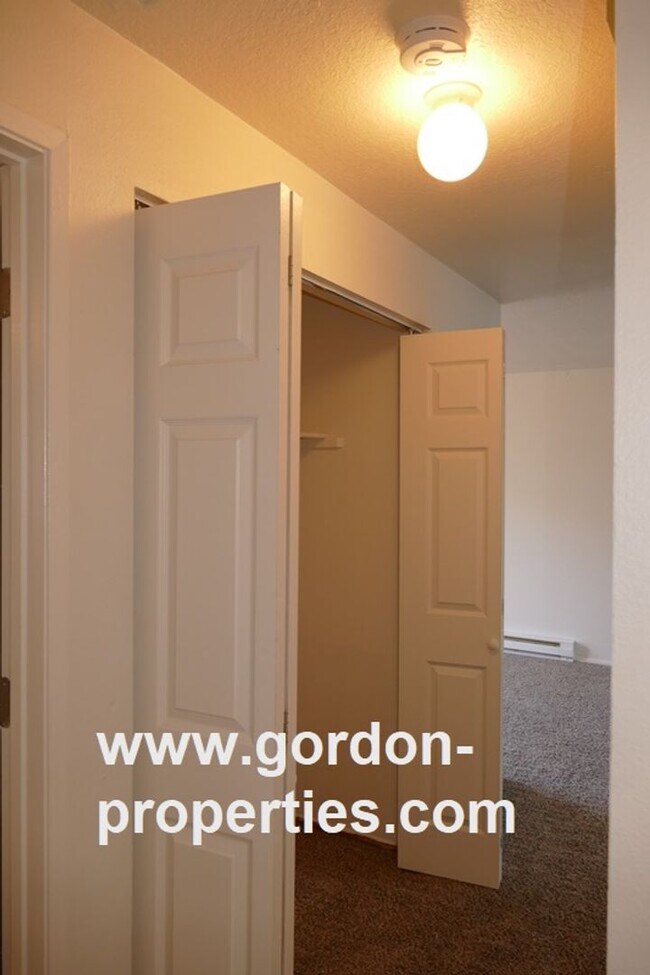 Building Photo - 4512 NE Lombard St