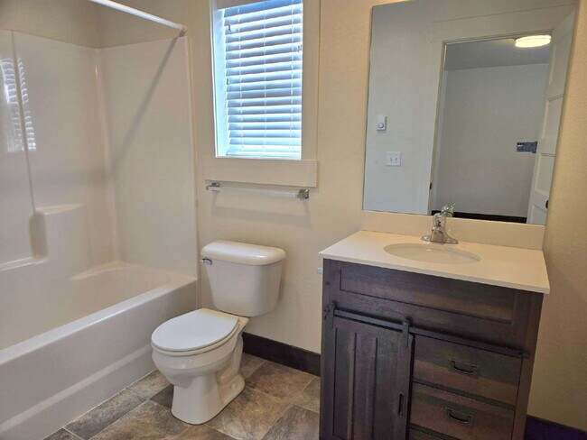 Building Photo - 2 bedroom ,2 bathroom w/ no stairs