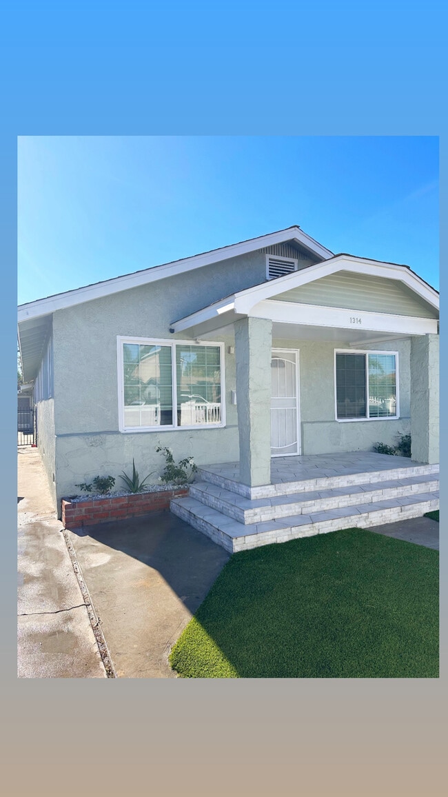 Primary Photo - 1314 E Robidoux St