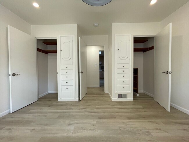 Building Photo - Palo Alto Midtown Updated 4BR Home w/ Spacious Yard