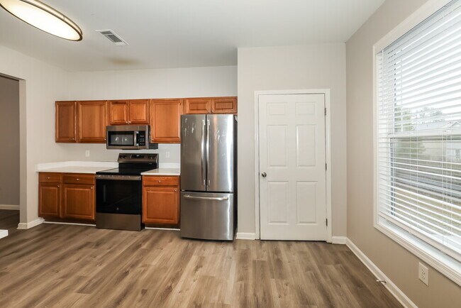 Building Photo - 1555 Persimmon Trace