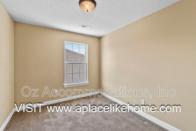 Building Photo - 807 SW Imperial Ln