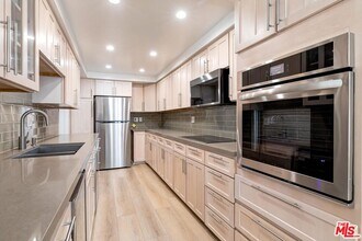 Building Photo - Spacious 2 bed/2bath newly renovated condo in Westwood- 1275 Sq ft.
