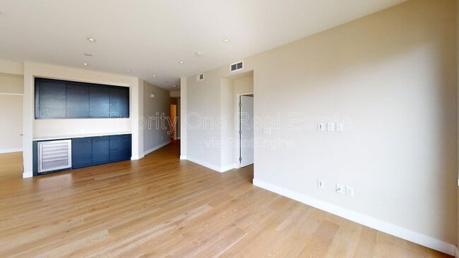 Building Photo - 2665 Fifth Ave