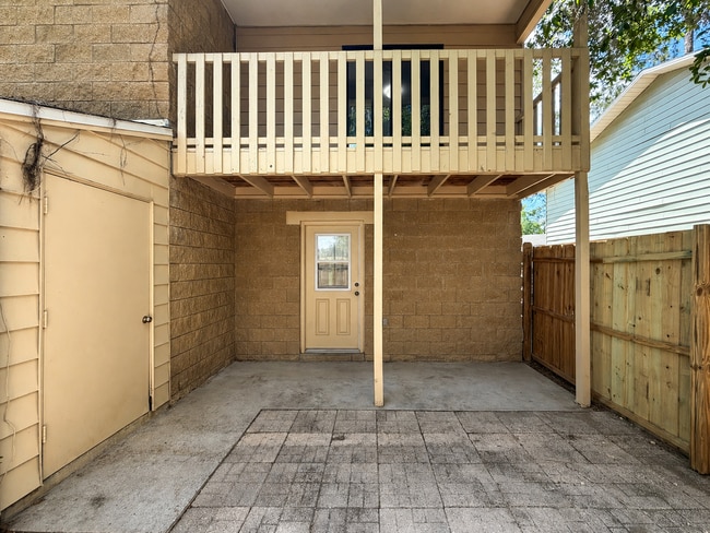 Building Photo - 2BR/1.5BA Townhouse in Mill Run!